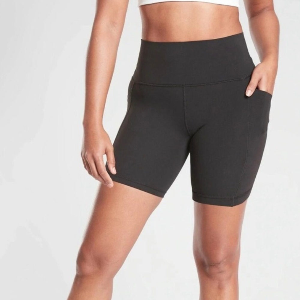 Athleta Salutation Stash 7" Biker Active Shorts Pockets Black Size S